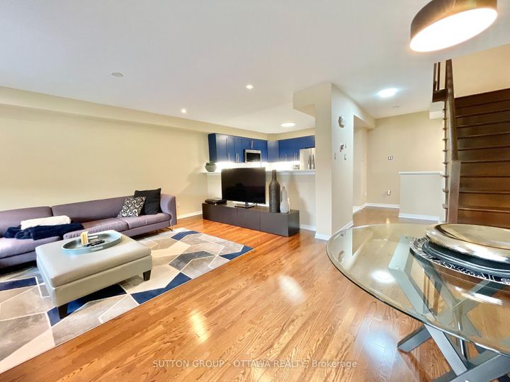 Photo 2 at 18 - 123 Corinth Private, Nepean (Merivale Industrial Park/Citiplace), Ottawa