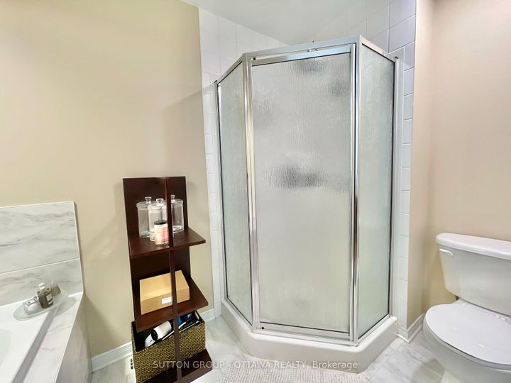 Photo 13 at 18 - 123 Corinth Private, Nepean (Merivale Industrial Park/Citiplace), Ottawa