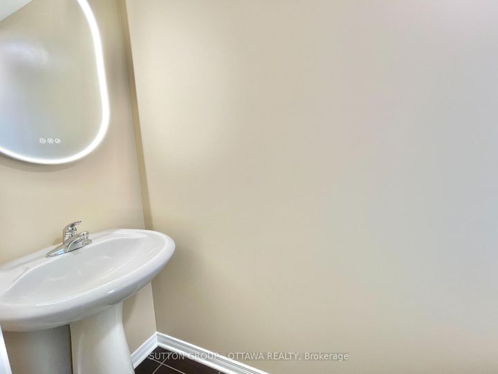 Photo 16 at 18 - 123 Corinth Private, Nepean (Merivale Industrial Park/Citiplace), Ottawa