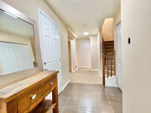 Photo 1 at 18 - 123 Corinth Private, Nepean (Merivale Industrial Park/Citiplace), Ottawa