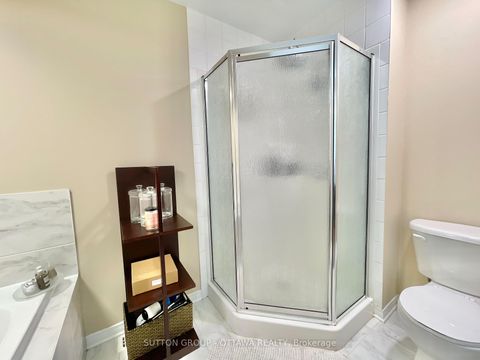Photo 13 at 18 - 123 Corinth Private, Nepean (Merivale Industrial Park/Citiplace), Ottawa