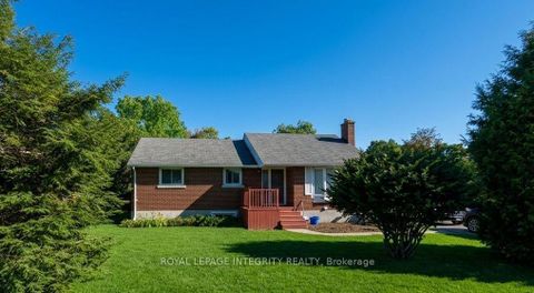 Photo 0 at 176 Oakridge Boulevard, Nepean (Meadowlands/Crestview), Ottawa