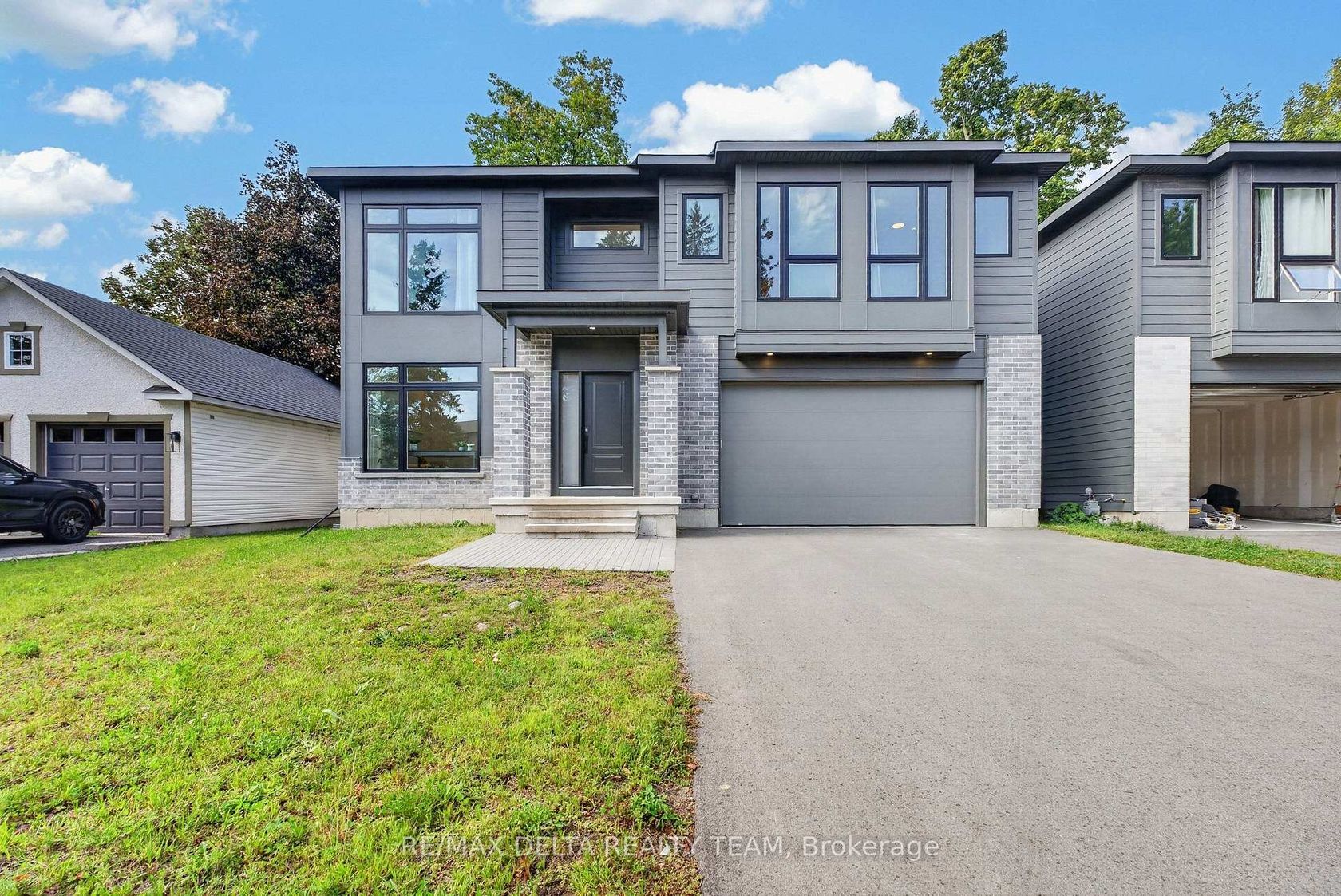 45 ST CLAIRE Avenue, Nepean (Meadowlands/St. Claire Gardens), Ottawa 