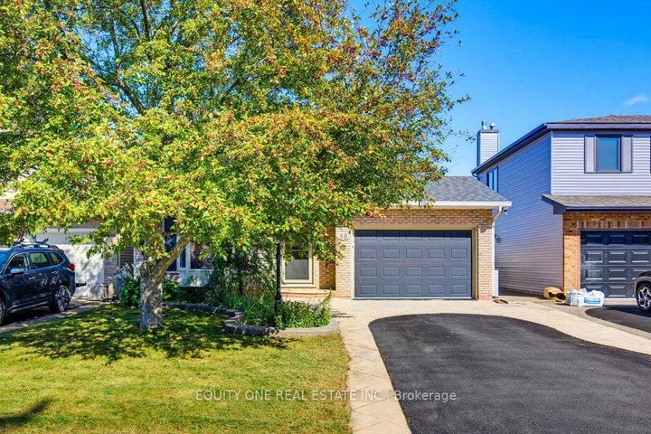 Photo 2 at 35 Ivylea Street, Nepean (Craig Henry/Woodvale), Ottawa