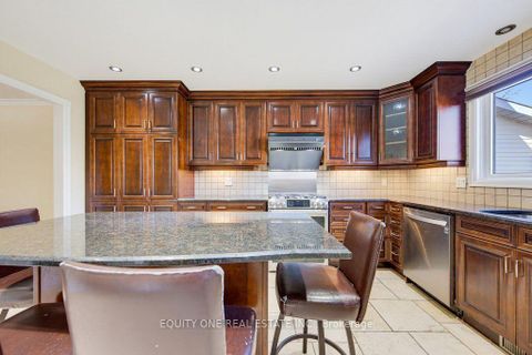 Photo 10 at 35 Ivylea Street, Nepean (Craig Henry/Woodvale), Ottawa