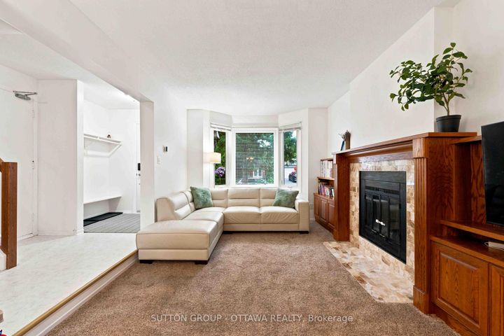 Photo 7 at 66 FIELDGATE Drive, Nepean (Knollsbrook), Ottawa