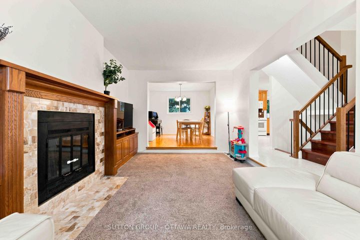 Photo 10 at 66 FIELDGATE Drive, Nepean (Knollsbrook), Ottawa