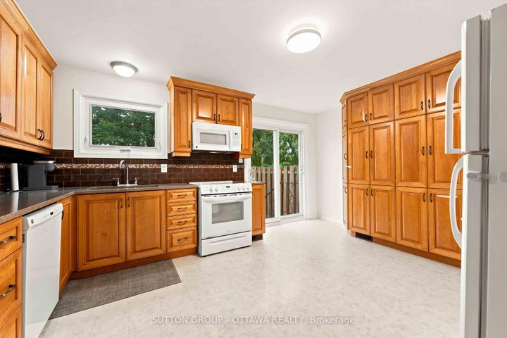 Photo 14 at 66 FIELDGATE Drive, Nepean (Knollsbrook), Ottawa