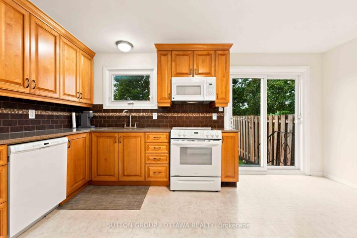 Photo 15 at 66 FIELDGATE Drive, Nepean (Knollsbrook), Ottawa