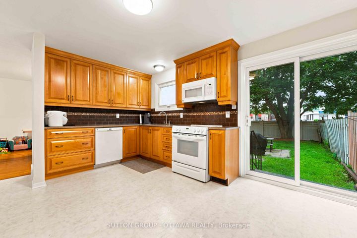 Photo 18 at 66 FIELDGATE Drive, Nepean (Knollsbrook), Ottawa