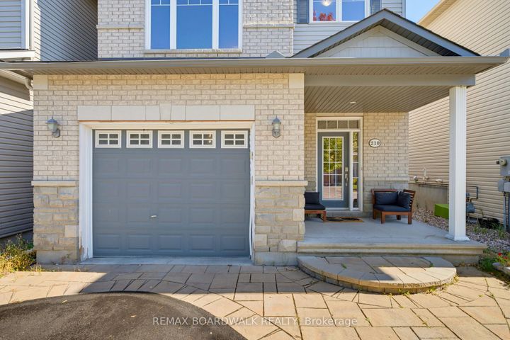 Photo 2 at 210 Broxburn Crescent, Nepean (Heritage Park), Ottawa