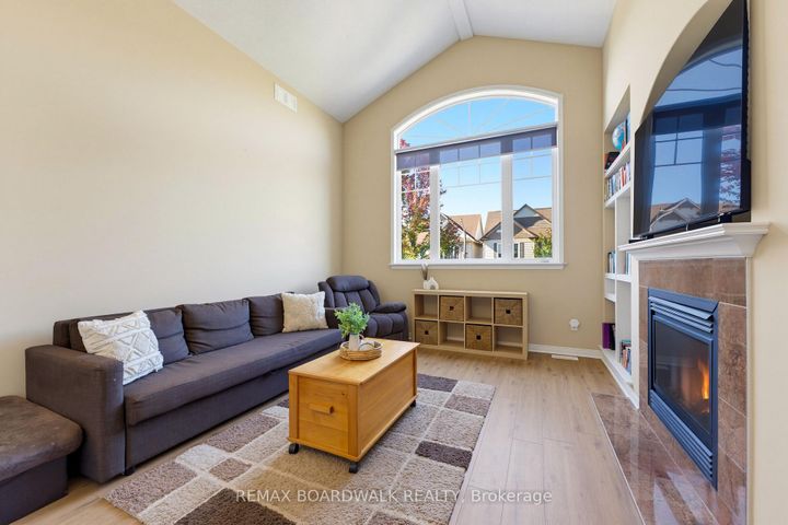 Photo 22 at 210 Broxburn Crescent, Nepean (Heritage Park), Ottawa