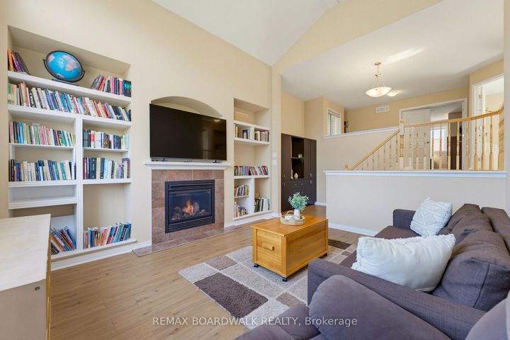 Photo 23 at 210 Broxburn Crescent, Nepean (Heritage Park), Ottawa