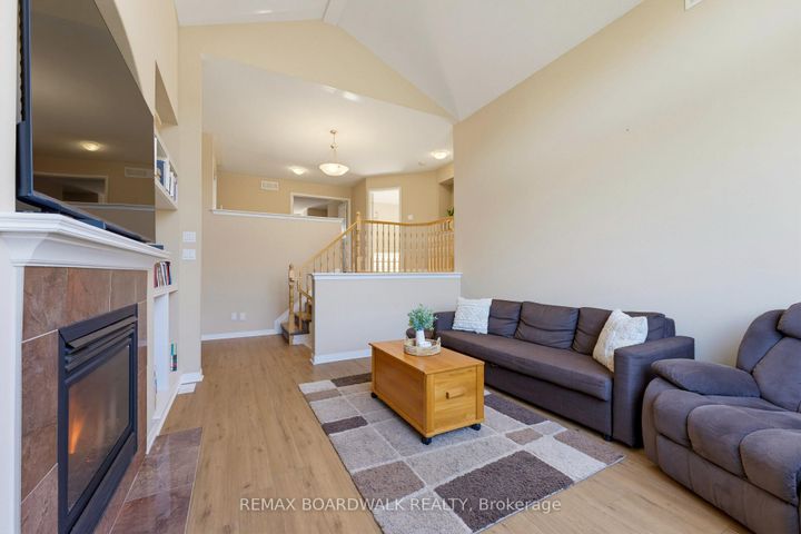 Photo 24 at 210 Broxburn Crescent, Nepean (Heritage Park), Ottawa