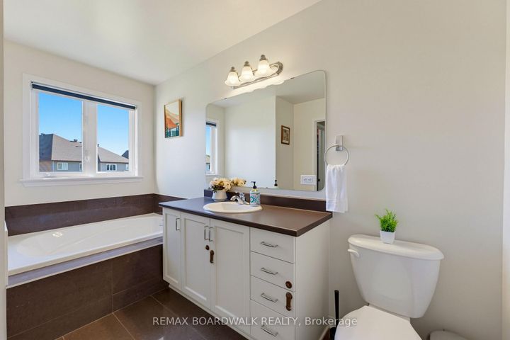 Photo 31 at 210 Broxburn Crescent, Nepean (Heritage Park), Ottawa