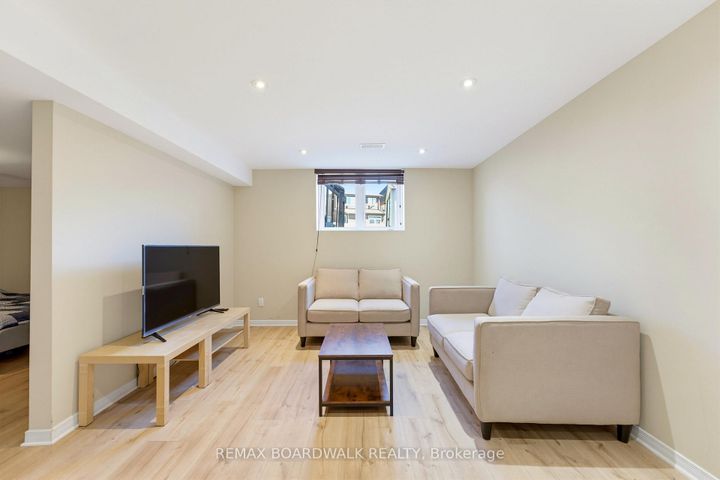 Photo 36 at 210 Broxburn Crescent, Nepean (Heritage Park), Ottawa