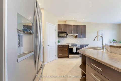 Photo 15 at 210 Broxburn Crescent, Nepean (Heritage Park), Ottawa
