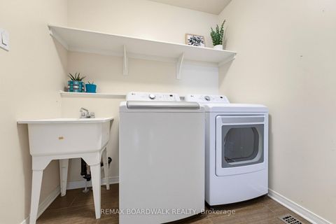 Photo 20 at 210 Broxburn Crescent, Nepean (Heritage Park), Ottawa