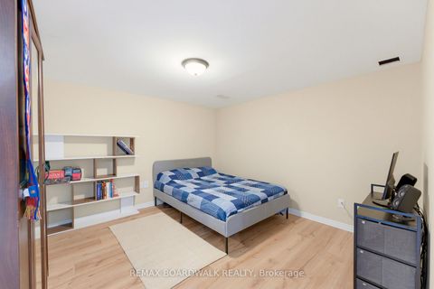Photo 37 at 210 Broxburn Crescent, Nepean (Heritage Park), Ottawa