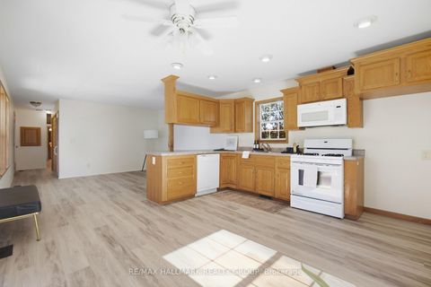 Photo 3 at 14 Pacific Avenue, Nepean (Industrial Park), Ottawa