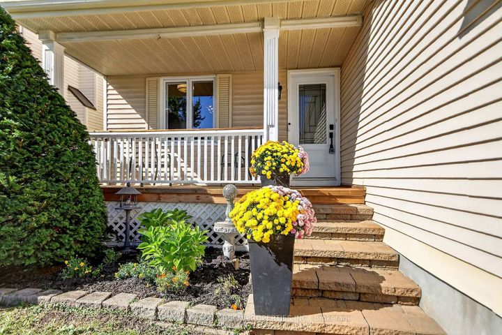 Photo 3 at 85 Houlahan Street, Nepean (Heritage Park), Ottawa