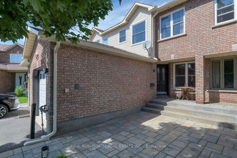 Photo 1 at 29 Grenadier Way, Nepean (Longfields), Ottawa
