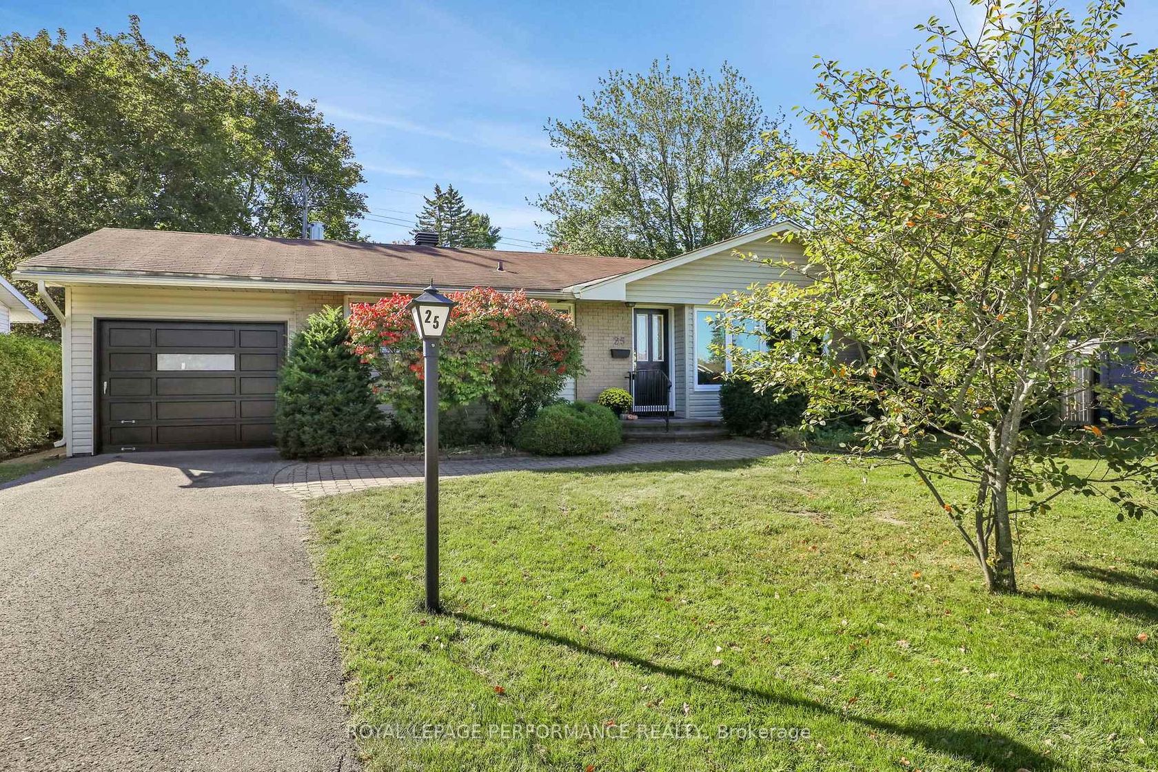 25 Thorncliff Place, Nepean (Lynwood Village), Ottawa 