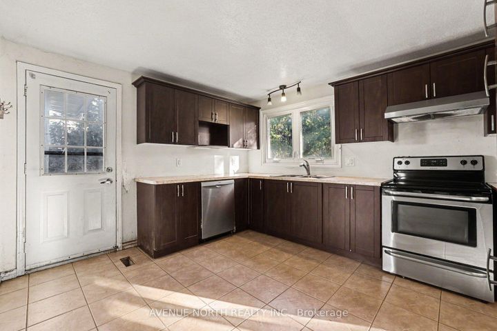 Photo 4 at 68 Downsview Crescent, Nepean (Tanglewood), Ottawa