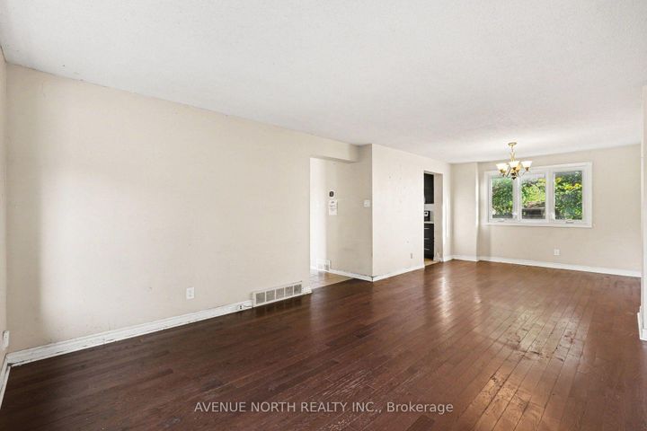 Photo 9 at 68 Downsview Crescent, Nepean (Tanglewood), Ottawa