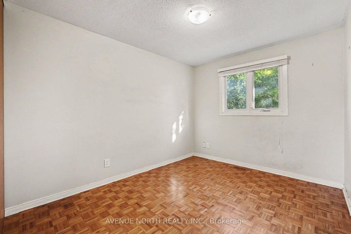 Photo 15 at 68 Downsview Crescent, Nepean (Tanglewood), Ottawa