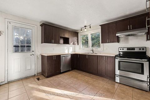 Photo 4 at 68 Downsview Crescent, Nepean (Tanglewood), Ottawa