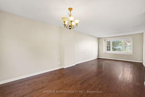 Photo 5 at 68 Downsview Crescent, Nepean (Tanglewood), Ottawa