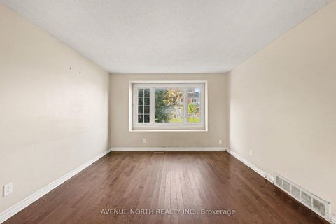 Photo 7 at 68 Downsview Crescent, Nepean (Tanglewood), Ottawa