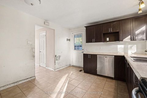 Photo 10 at 68 Downsview Crescent, Nepean (Tanglewood), Ottawa