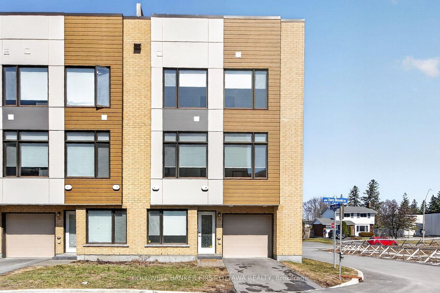 77 Cherry Blossom Private, Nepean (Redwood Park), Ottawa 