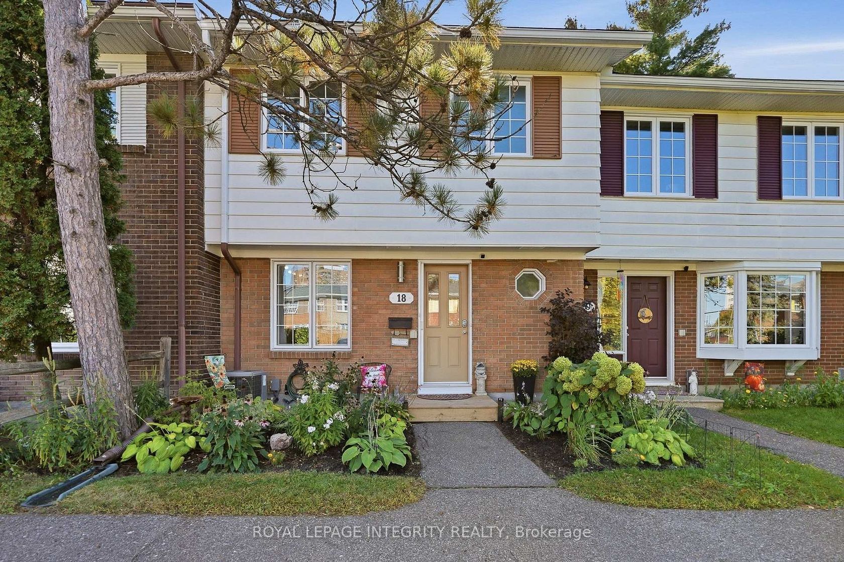 18 Greenbank Road S, Nepean (Leslie Park), Ottawa 