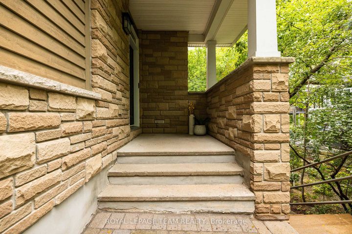 Photo 3 at 19 Creeks End Lane, Nepean (Bayshore), Ottawa