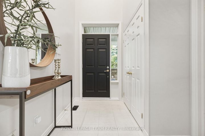Photo 4 at 19 Creeks End Lane, Nepean (Bayshore), Ottawa