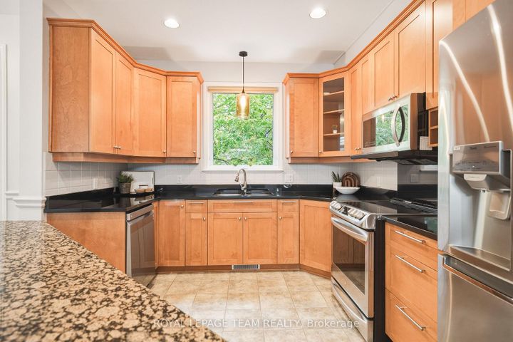 Photo 12 at 19 Creeks End Lane, Nepean (Bayshore), Ottawa