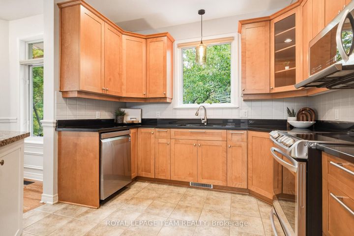 Photo 13 at 19 Creeks End Lane, Nepean (Bayshore), Ottawa