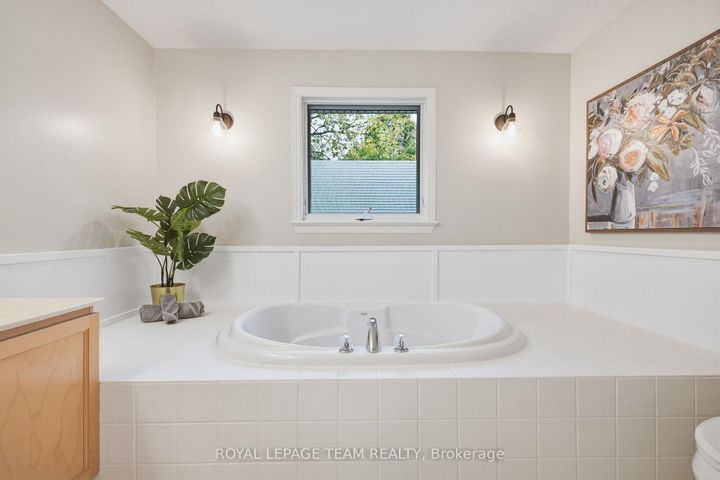 Photo 27 at 19 Creeks End Lane, Nepean (Bayshore), Ottawa