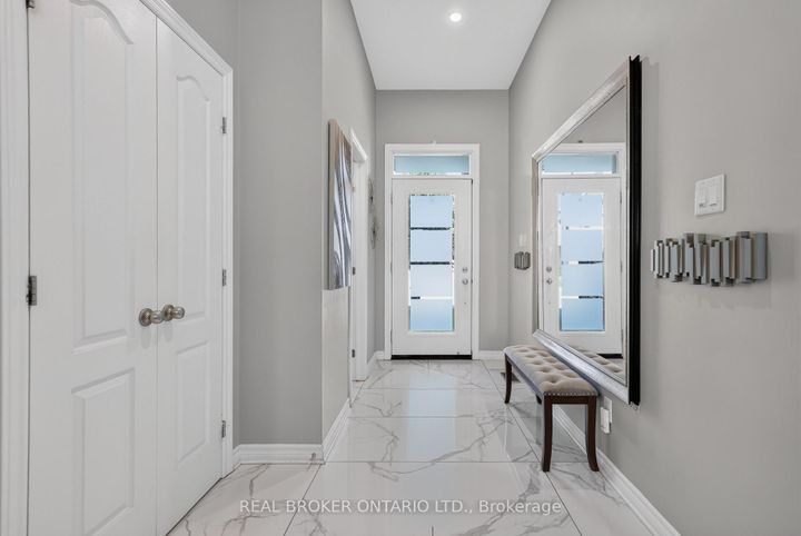 Photo 2 at 609 Egret Way, Nepean (Half Moon Bay), Ottawa
