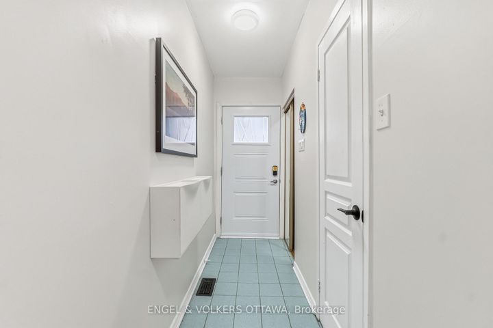 Photo 2 at 18 - 2 Bertona Street, Nepean (Manordale), Ottawa