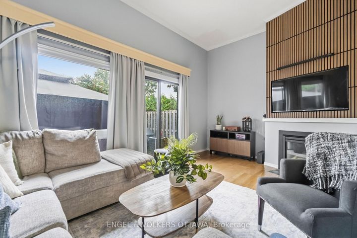 Photo 12 at 18 - 2 Bertona Street, Nepean (Manordale), Ottawa