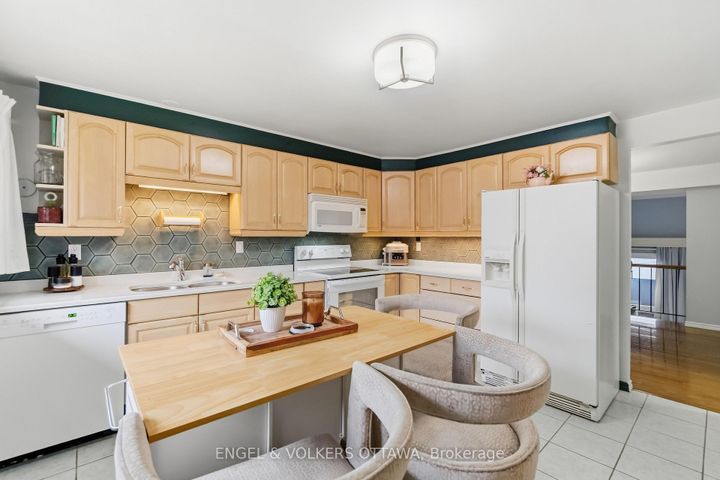 Photo 17 at 18 - 2 Bertona Street, Nepean (Manordale), Ottawa
