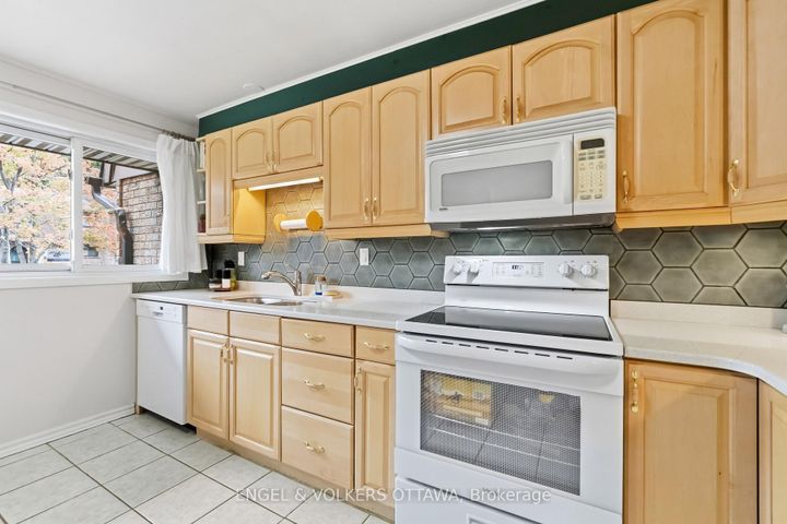 Photo 21 at 18 - 2 Bertona Street, Nepean (Manordale), Ottawa