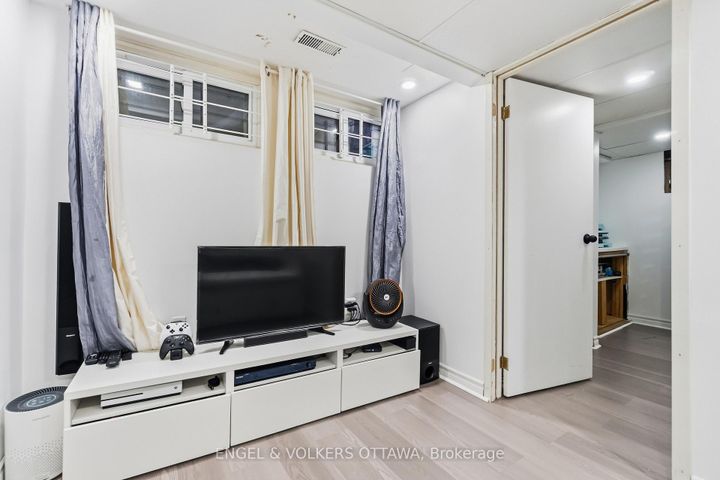 Photo 40 at 18 - 2 Bertona Street, Nepean (Manordale), Ottawa