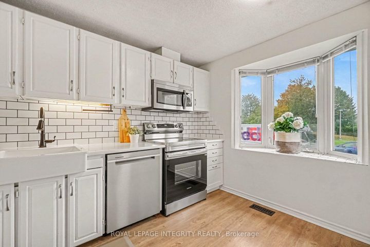 Photo 4 at C - 33 Woodfield Drive, Nepean (Merivale Industrial Park), Ottawa