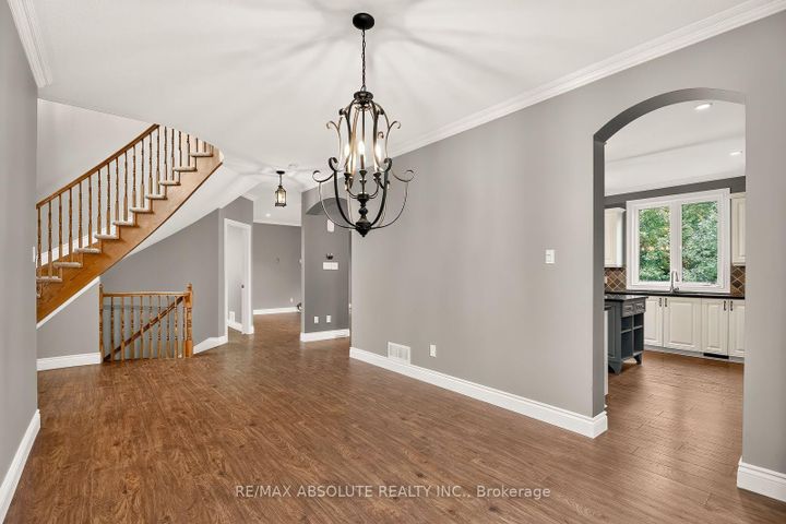 Photo 10 at 229 Marjan Crescent, Nepean (Hearts Desire), Ottawa