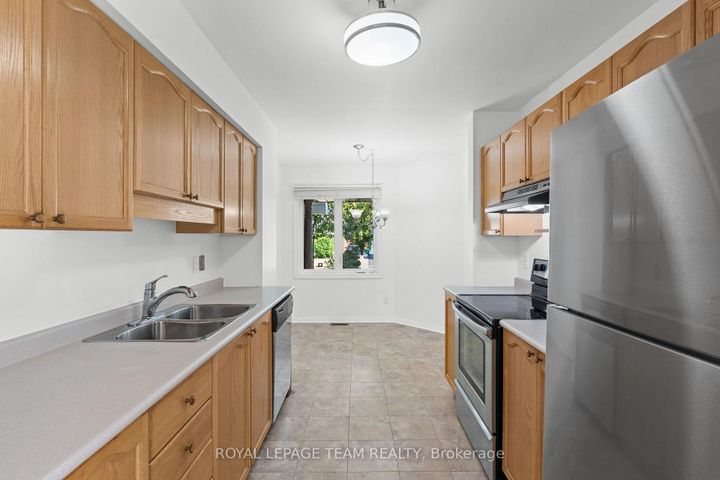Photo 10 at 106 Woodpark Way, Nepean (Longfields), Ottawa